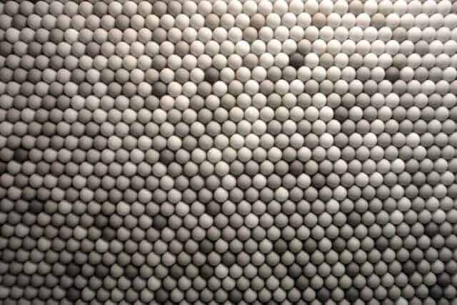 brooklyn apartment decorated with 25000 ping pong balls3