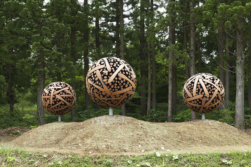 giant wooden spheres lee jae hyo sculptures 8