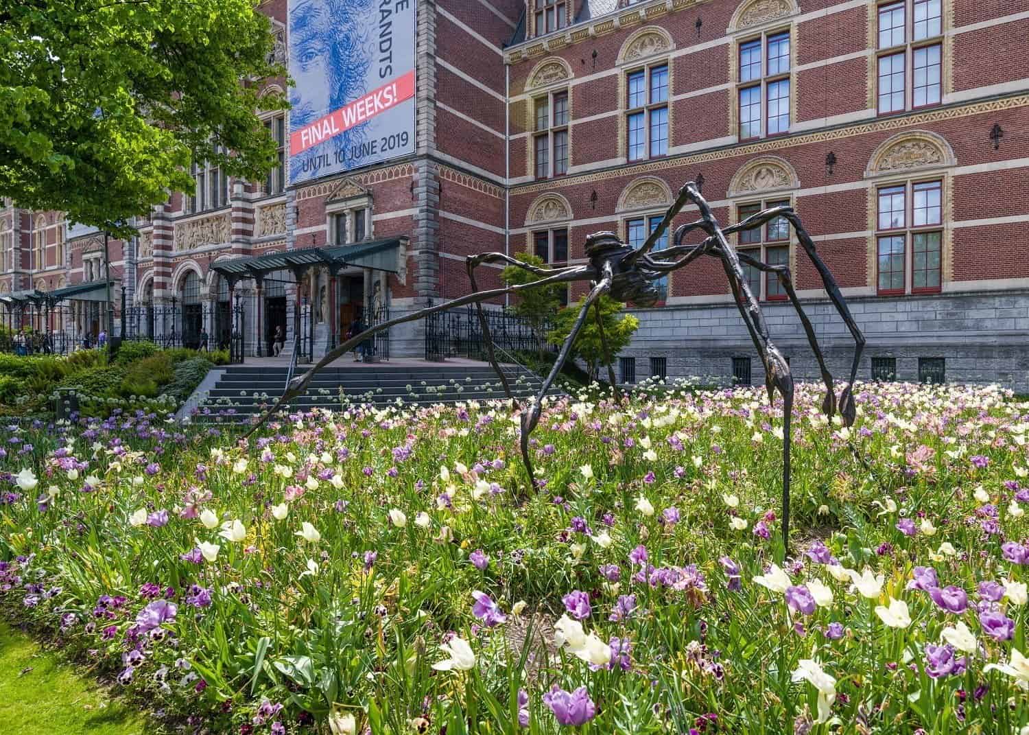 Louise Bourgeois 'Spider' 1996, Easton Foundation. Foto: Antoine van Kaam © The Easton Foundation/Pictoright, Amsterdam