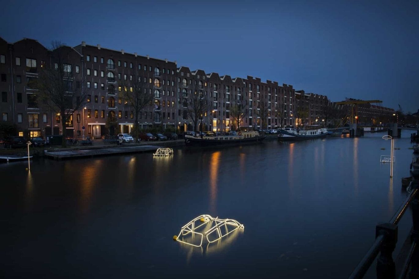 Surface Tension by Tom Biddulph _ Barbara Ryan - Amsterdam Light Festival 2019 - Photo Copyright Janus van den Eijnden (2)