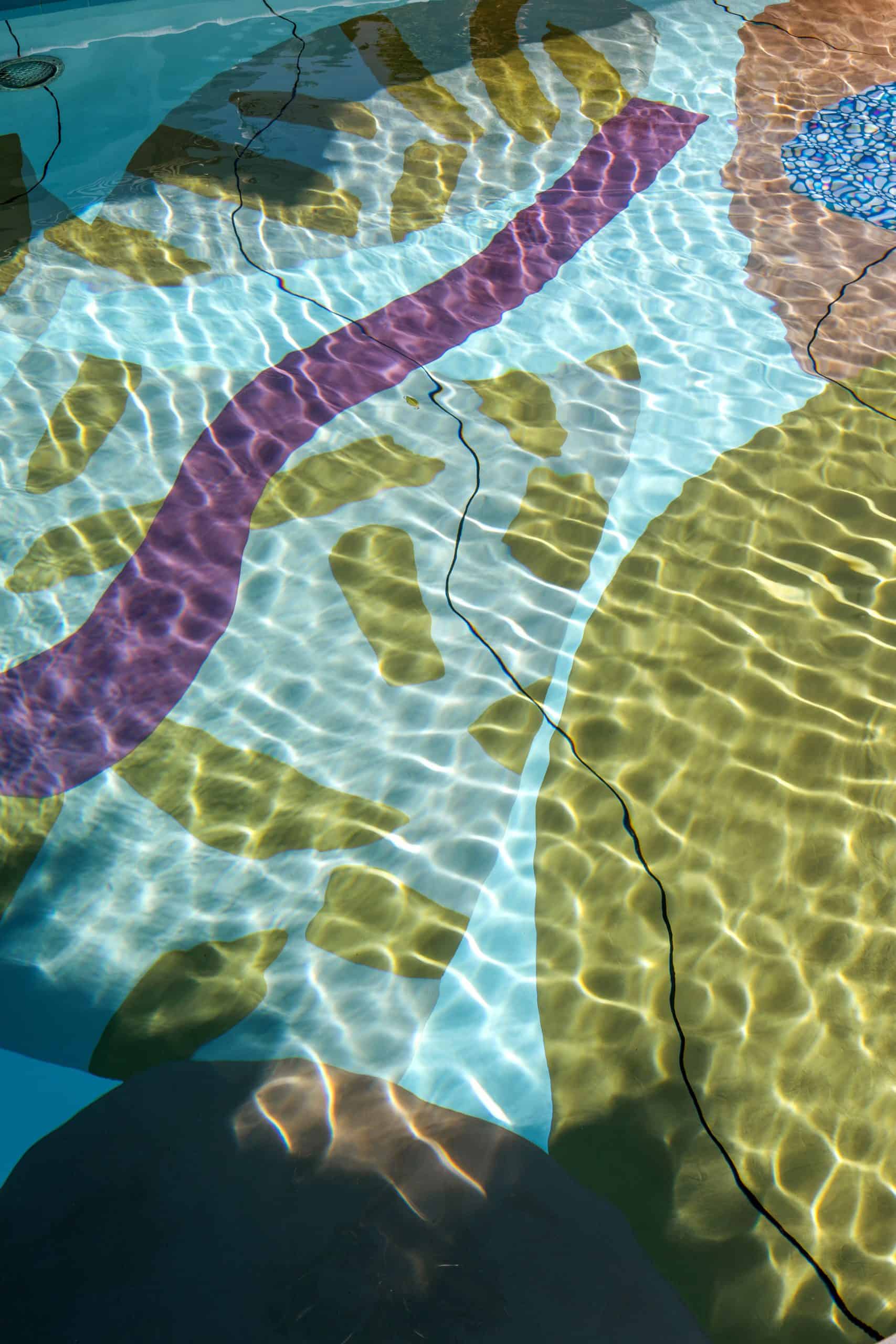 Kleurrijk zwembad van Alex Proba
