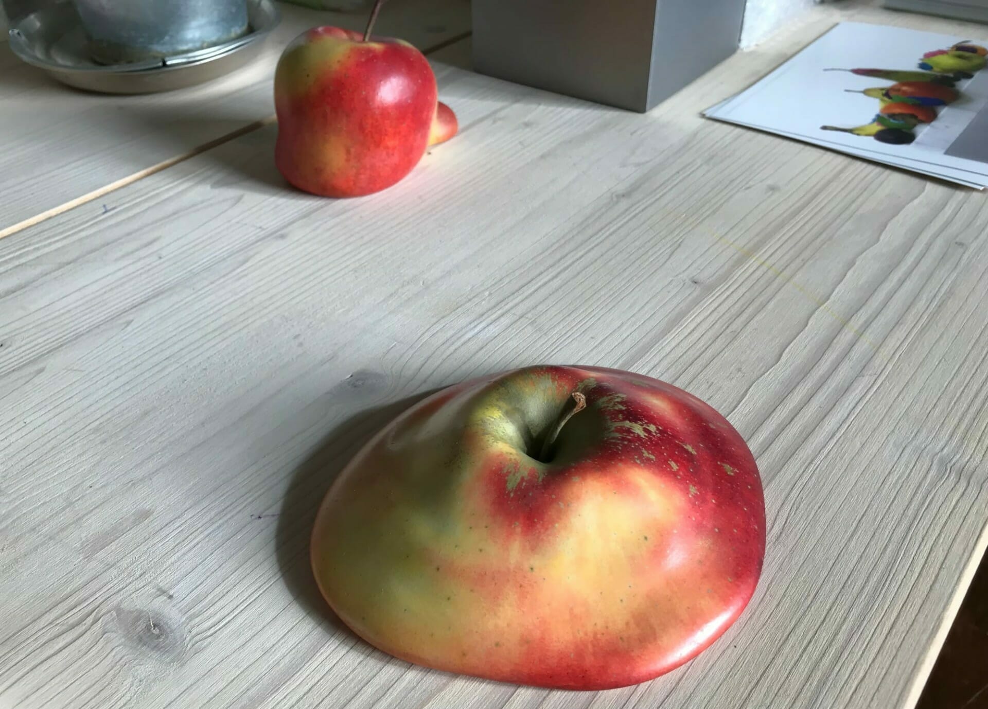 Smeltende appels van hout door Yosuke Amemiya