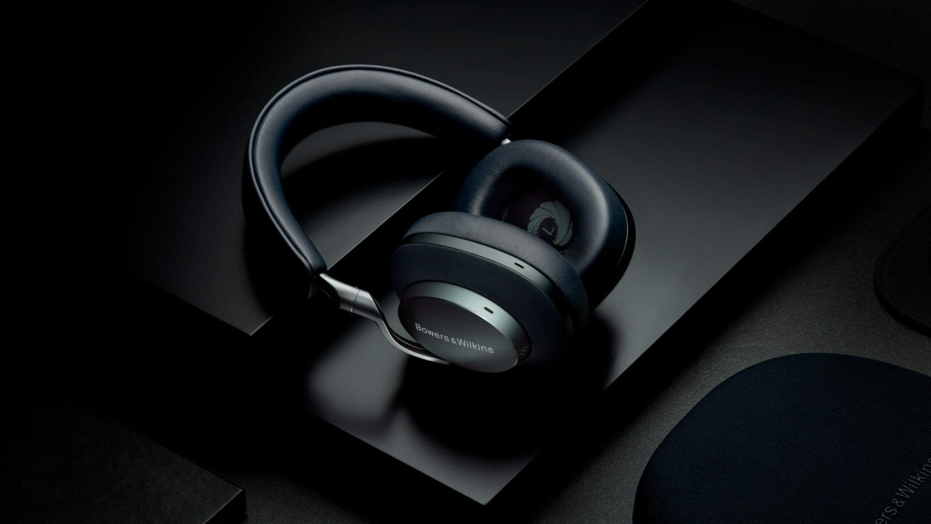 Anmeldelse: Bowers & Wilkins Px8 007 Edition
