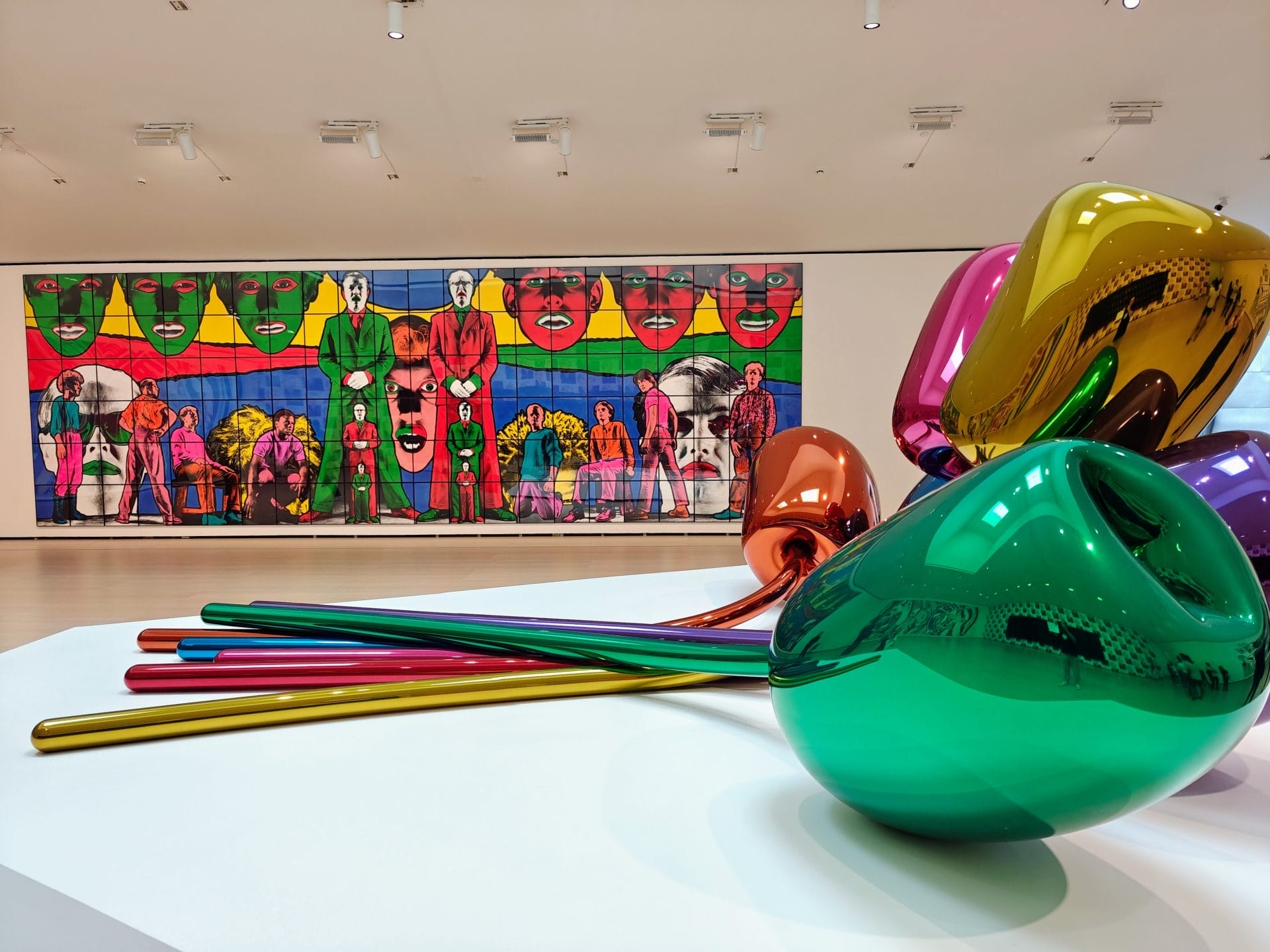 Jeff Koons en Gilbert & George in Guggenheim Bilbao