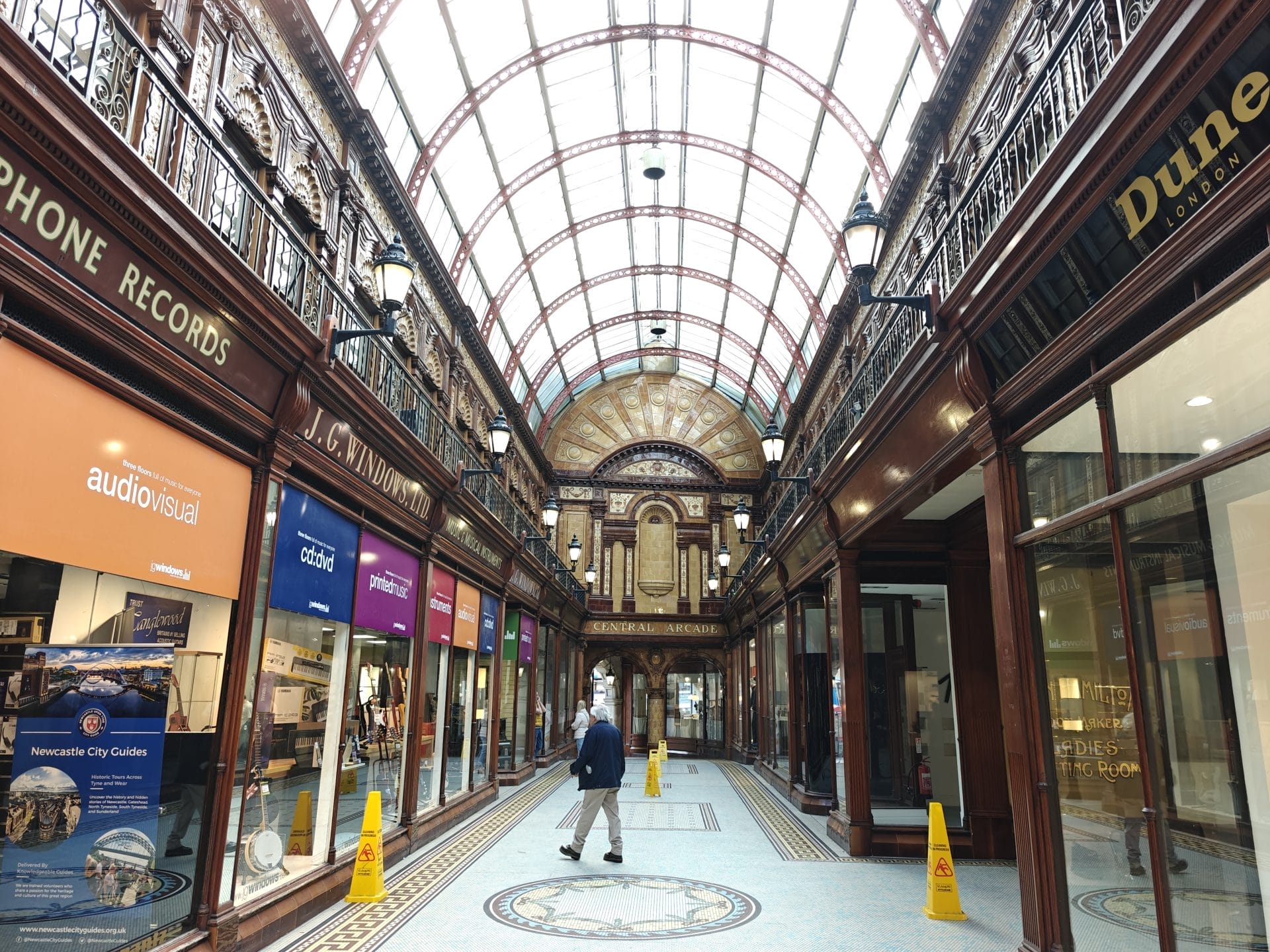 Een van de vele oude galeries in het centrum