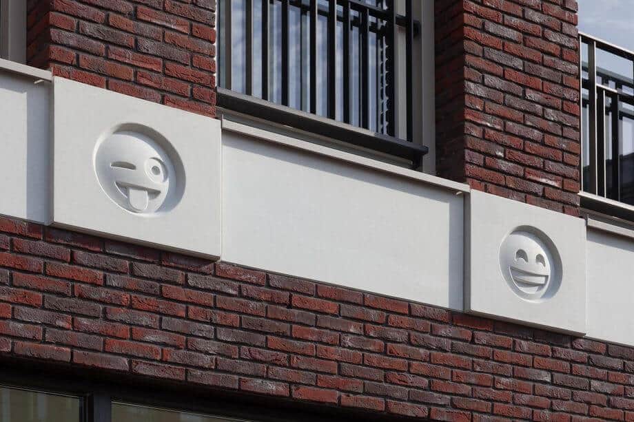 gebouw met emoji's