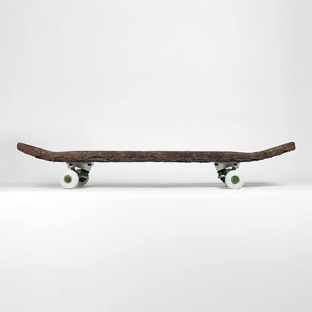 Skateboard van onbewerkt hout