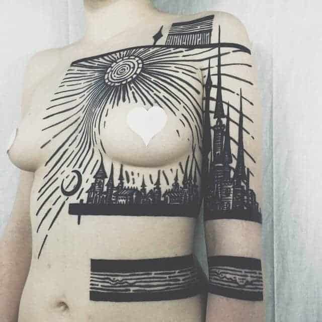 tattoo op borst
