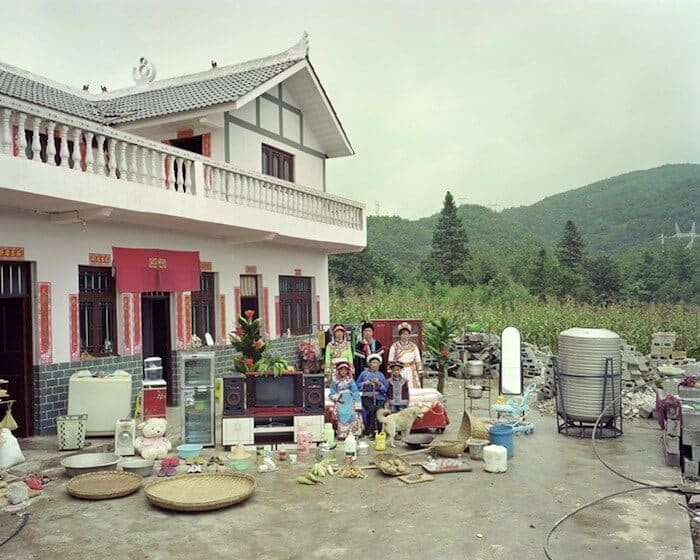 Een Chinese familie met al hun eigendommen