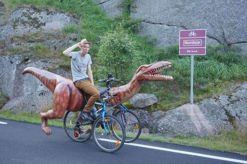 Markus Moestue reist door Noorwegen op een dinosaurusfiets