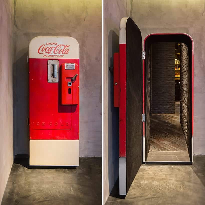 Dit café zit verstopt achter een cola-automaat