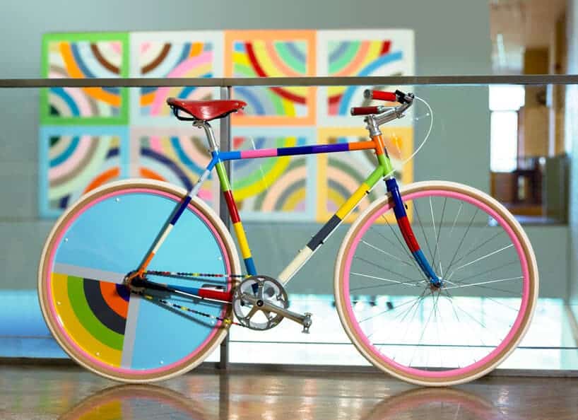 fiets en kunstwerk