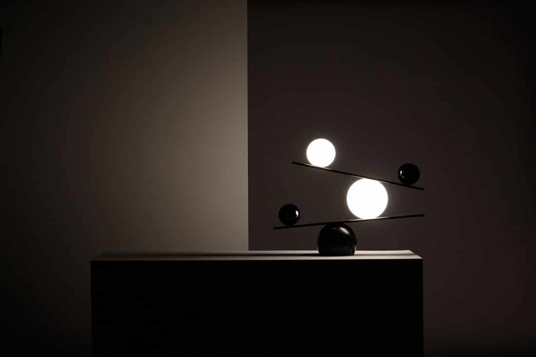 Balancerende lamp van ontwerper Victor Castanera