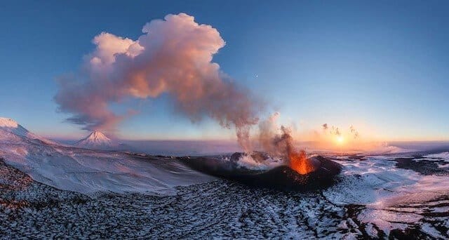 Vulkaan Tolbatsjik op het Russische schiereiland Kamtsjatka