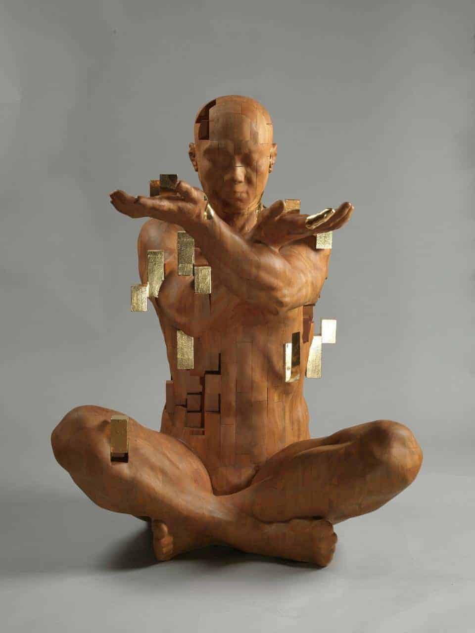 houten sculptuur van Hsu Tung Han